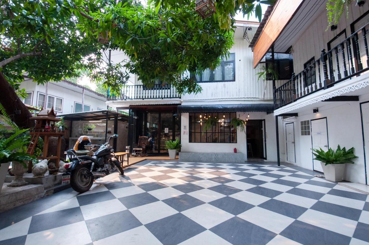 The Hidden House Albergue Bangkok Exterior foto